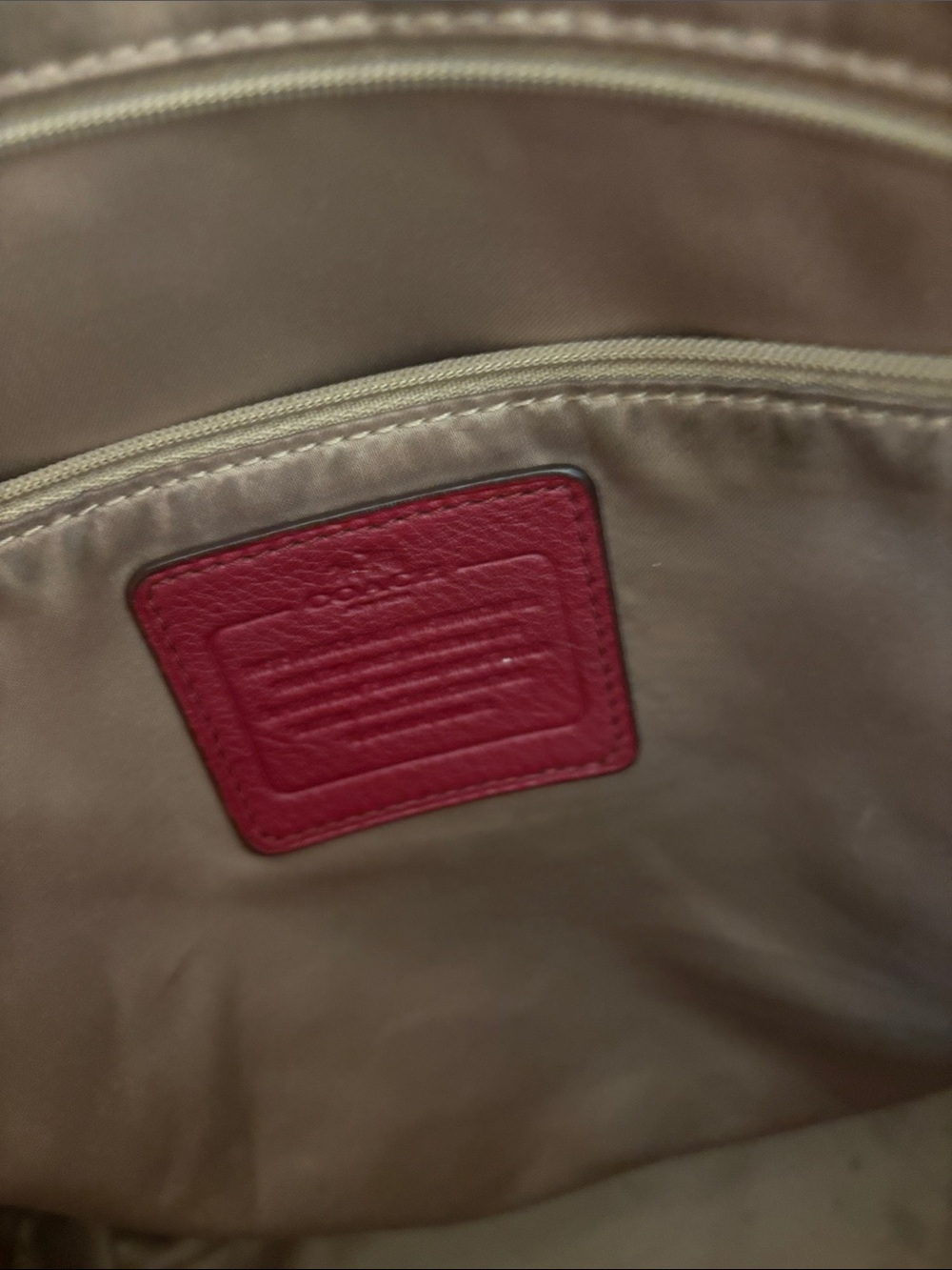 Red coach tote - Picture 4 of 9